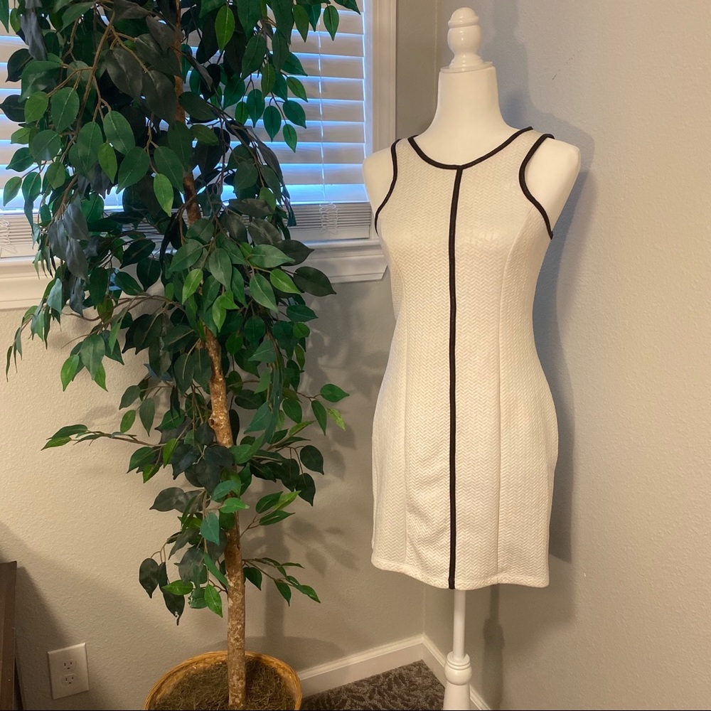 Monteau White Body Con Dress